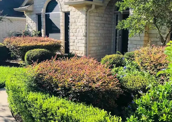 A Private In A Beautiful White Stone House * Round Rock