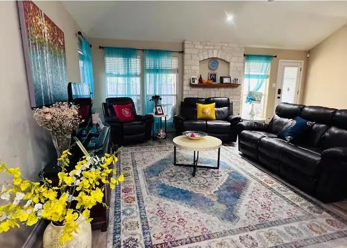 A Private In A Beautiful White Stone House * Round Rock
